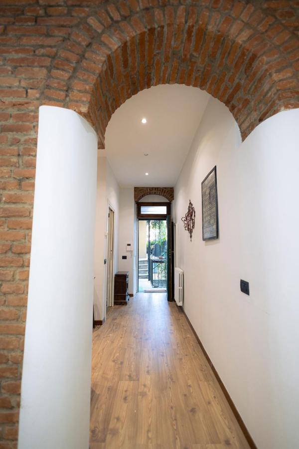 The Red Bricks Home - San Babila Area Milão Exterior foto